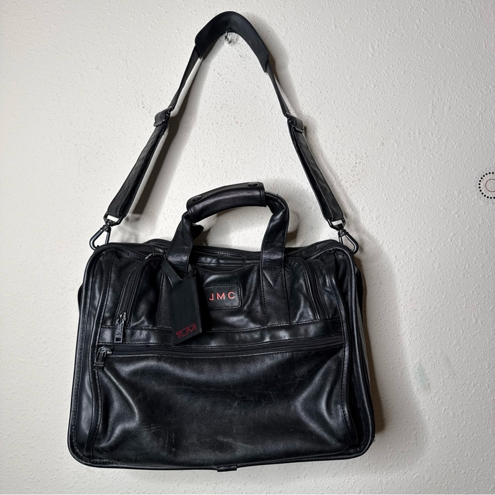 TUMI Alpha Black Leather 17” Messenger‎ Laptop Expandable Briefcase Bag Monogram